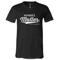 Wear Purple Dementia Awareness Gifts Memories Matter V-Neck T-Shirt