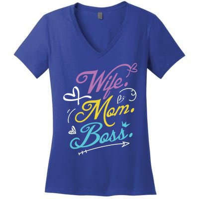 Wo Power Wife Mom Boss Gift Design Mothers Day Cool Gift Women's V-Neck T-Shirt