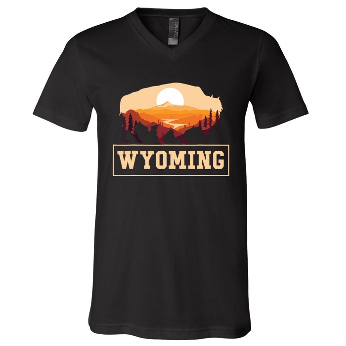 Wyoming State Map Wyomingites Usa America United States V-Neck T-Shirt