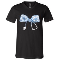 Women Toile Nurse Bow Blue Coquette Nurse Stethoscope Bow Gift V-Neck T-Shirt