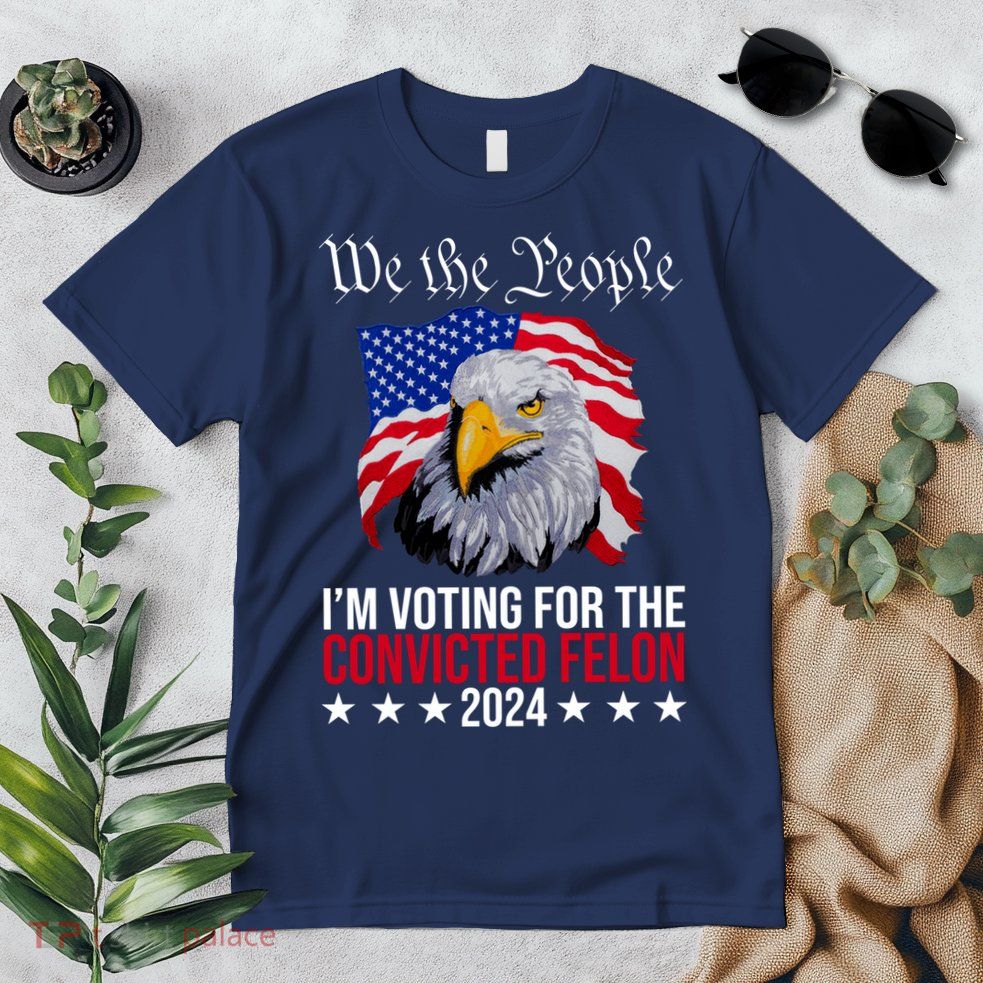 We The People Im Voting For The Convicted Felon 2024 Usa Eagle Premium T-Shirt