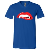 Wo Vampire Gift Sexy Lips Teeth Lazy Halloween Costume Gift V-Neck T-Shirt