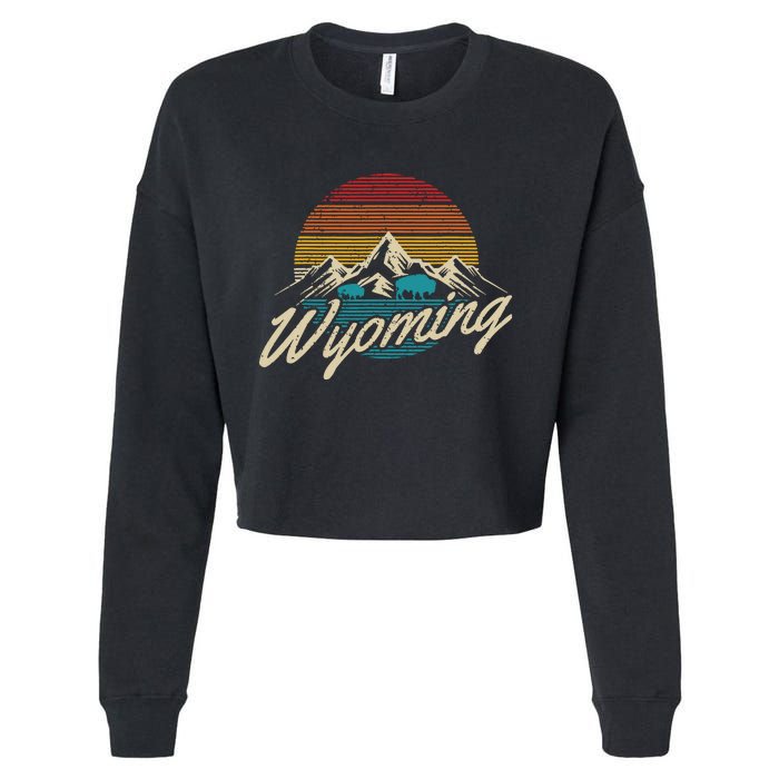 Wyoming Vintage Mountains Bison American Buffalo Gift Cropped Pullover Crew