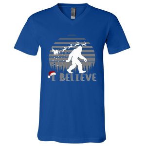 Xmas Bigfoot Christmas I Believes Sasquatch Funny Christmas Great Gift V-Neck T-Shirt