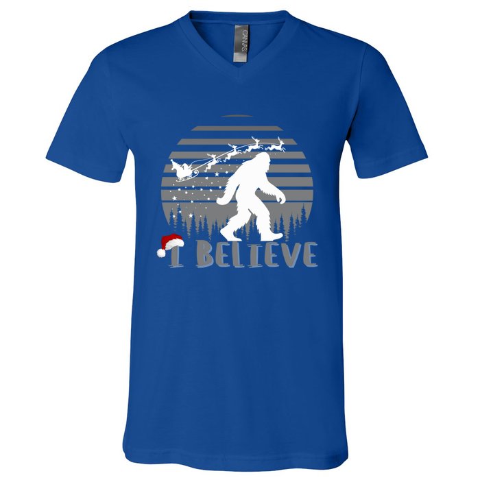 Xmas Bigfoot Christmas I Believes Sasquatch Funny Christmas Great Gift V-Neck T-Shirt