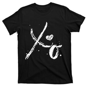 XO Hugs & Kisses Valentines Distressed Heart Love T-Shirt