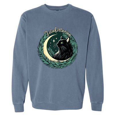 Yule Cat Jolakotturinn Icelandic Christmas Cat Love Feline  Garment-Dyed Sweatshirt