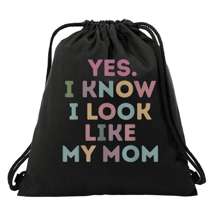 Yes I Know I Look Like My Mom Lovers Mothers Day Lovers Drawstring Bag