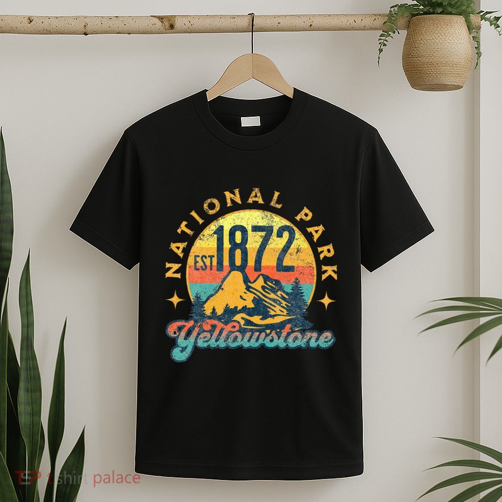 Yellowstone Park Nature Mountains Hiking Outdoors Vintage T-Shirt