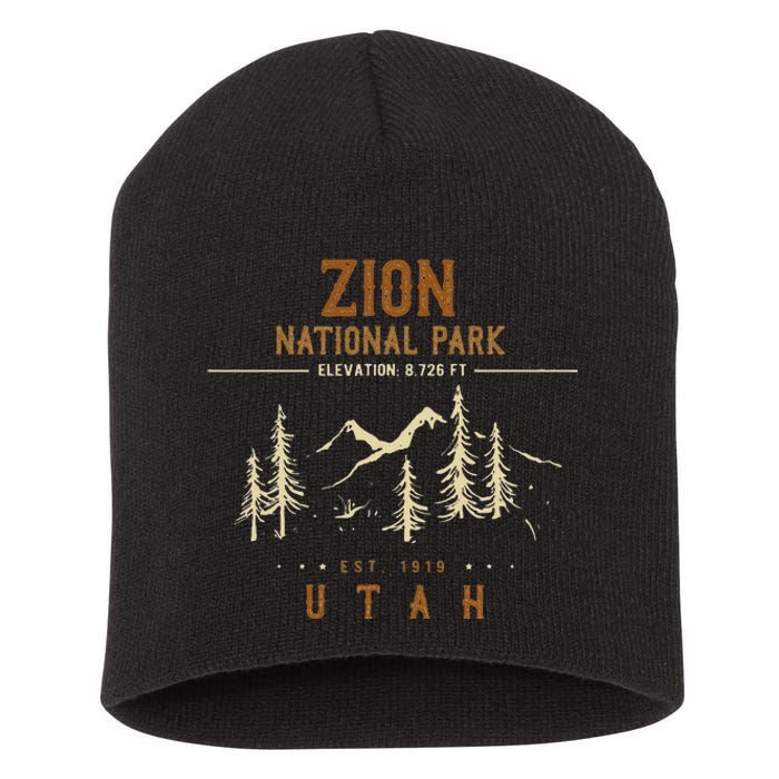 Zion National Park Us Nationalpark In Utah Short Acrylic Beanie