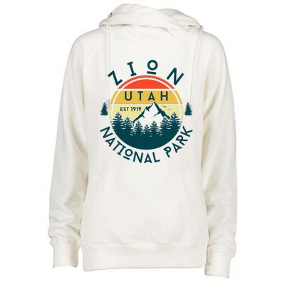 Zion National Park Utah Nature Hiking Outdoors Womens Funnel Neck Pullover Hood